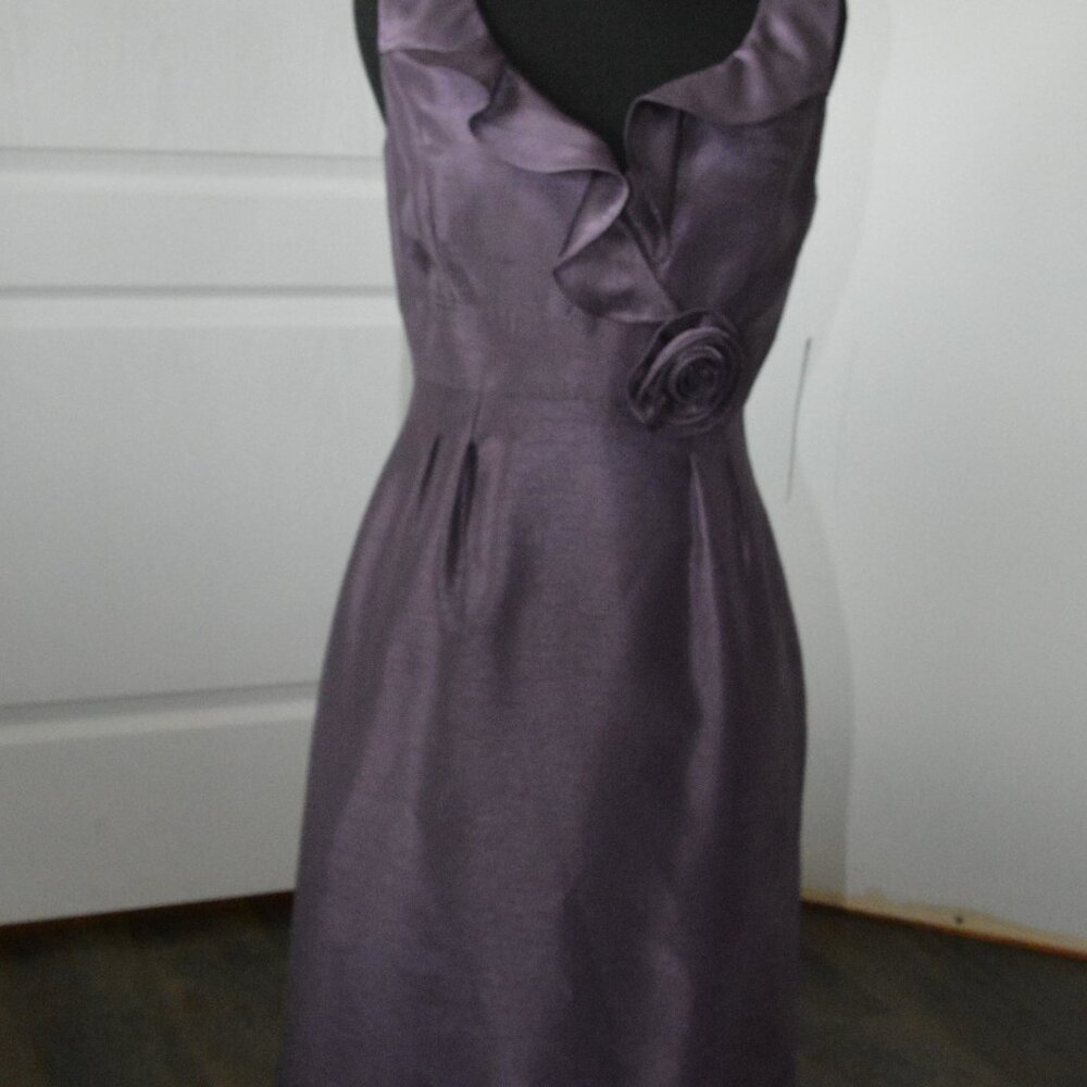 Tahari Sheath Cocktail Dress with a Ruffled Neckline and Rose  sz 2 Purple